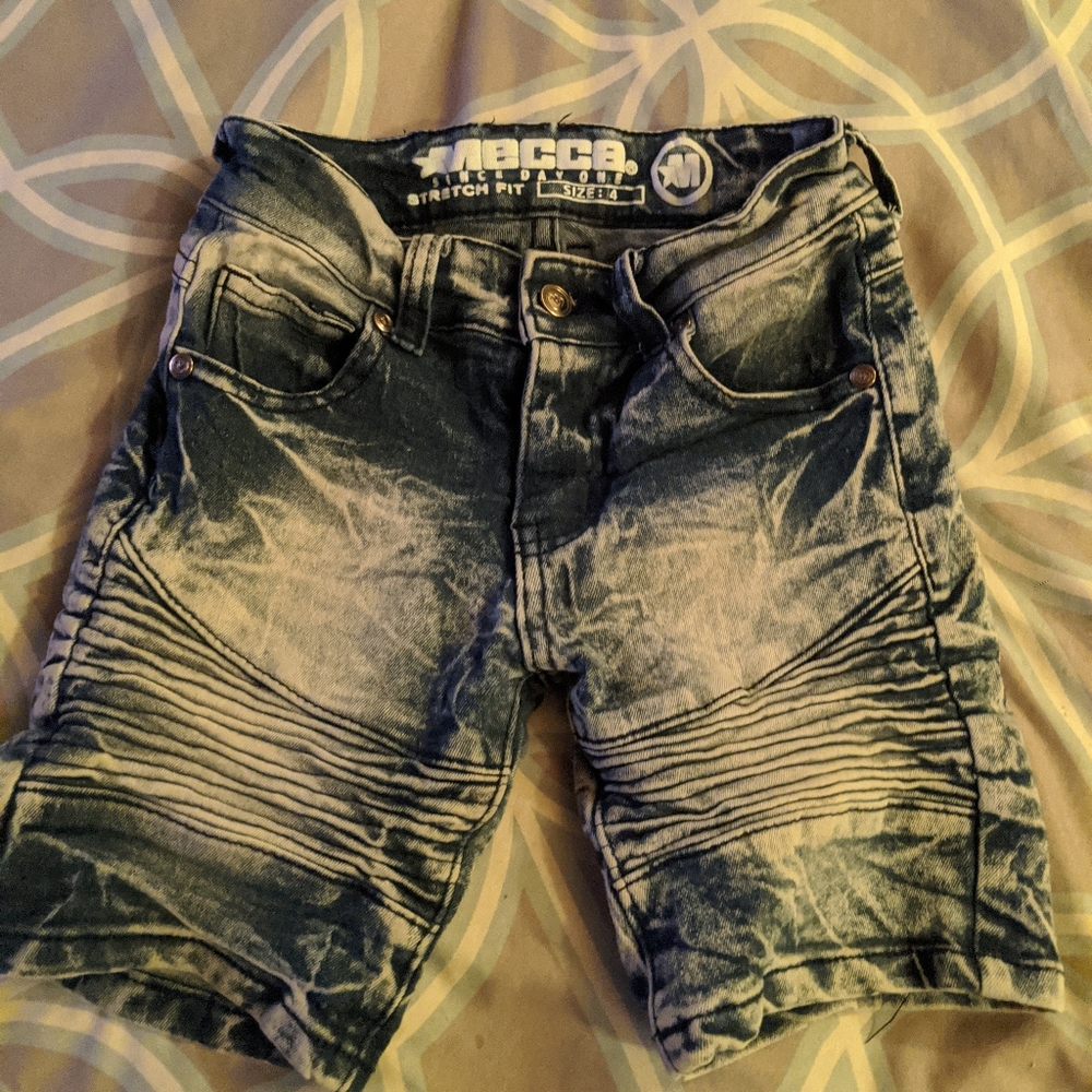 Boys Mecca shorts size 4